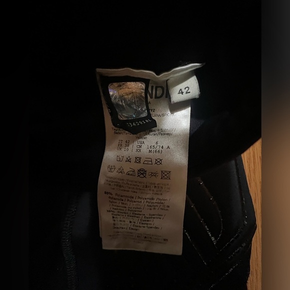 FeNDI Graphic Logo Cycling Shorts Black size 42​​ - Picture 4 of 7